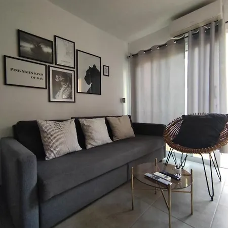 Apartman Zo Slnecnou Terasou Apartment *